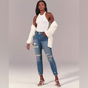 A&F Curve Love High Rise Mom Jeans size 25